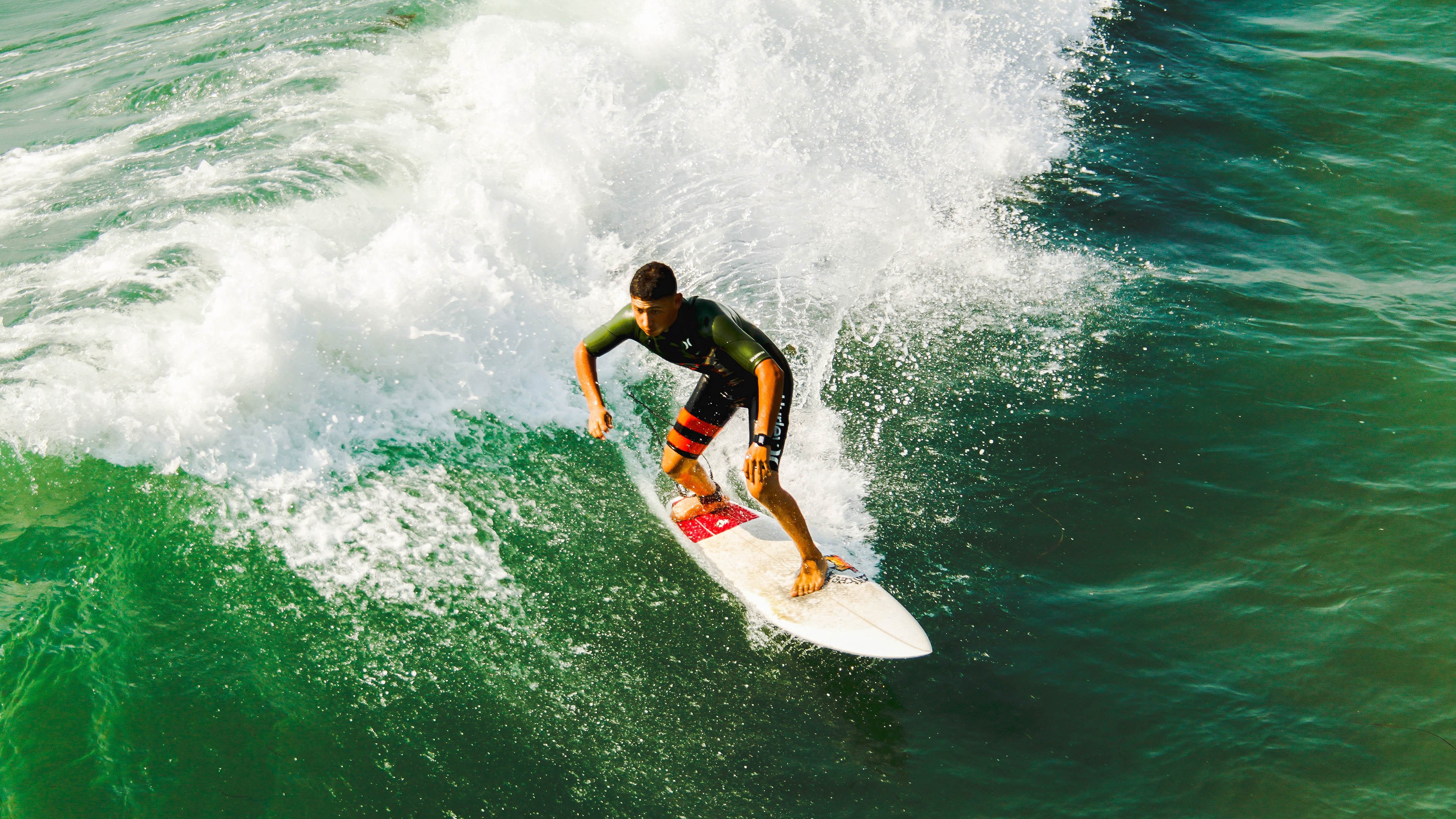 开云体育官方网入口-100米自由泳冠军争夺激烈，100米自由泳冠军成绩